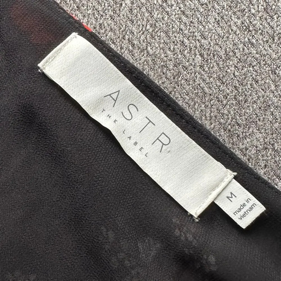 ASTR Floral V Neck Bodysuit Medium - Picture 4 of 6